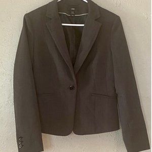 NWOT Grey Suit Blazer. One Button and Pockets with Long-Sleeves